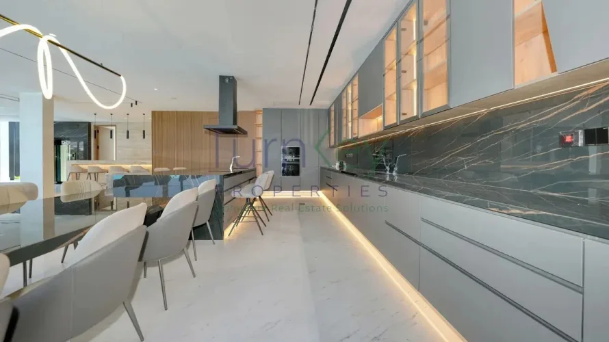 6 bedrooms villa for sale , Palm Jumeirah, Dubai, UAE No. 30604 № 1